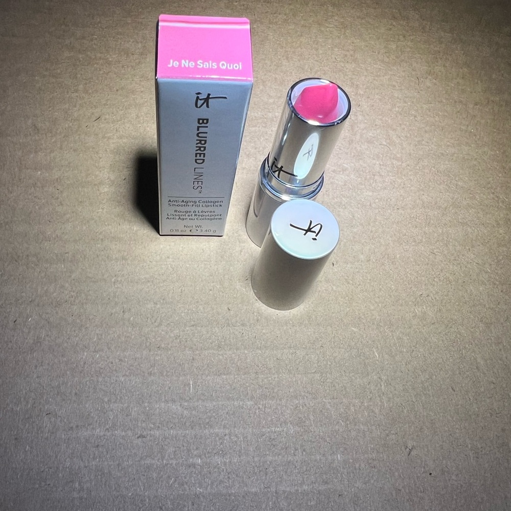 IT Cosmetics Blurred Lines Smooth Fill Lipstick “JE NE SAIS QUOI” Anti Aging NIB